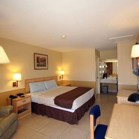 Edinburg Executive Inn Ngoại thất bức ảnh