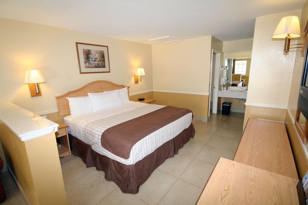 Edinburg Executive Inn Ngoại thất bức ảnh