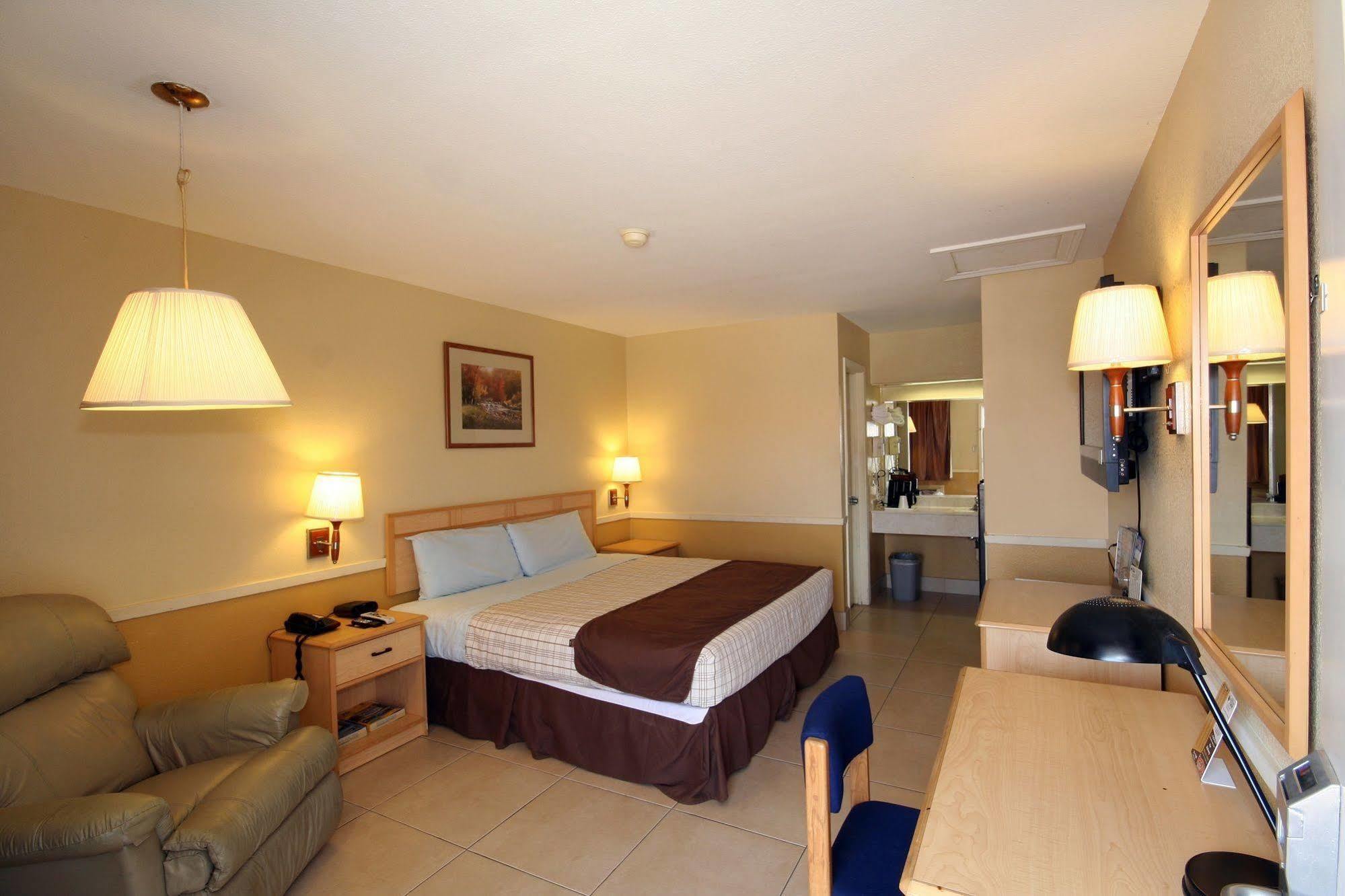 Edinburg Executive Inn Ngoại thất bức ảnh